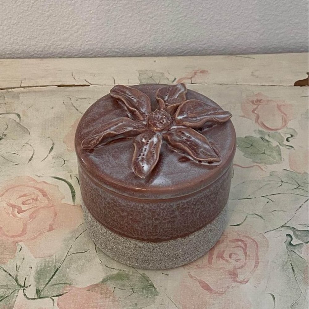 NWOT Antique Rose Flower Round Jewelry Storage Box - Picture 1 of 6